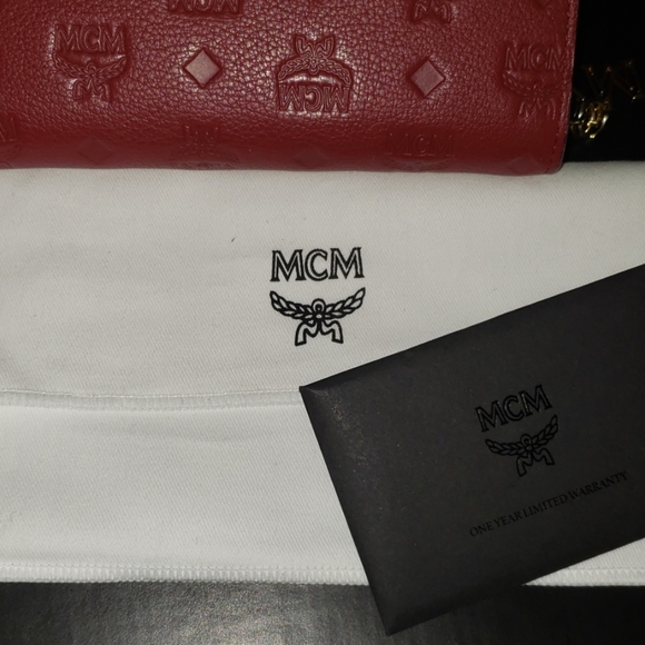 Authentic MCM logo wallet, MCM charm - Picture 6 of 6